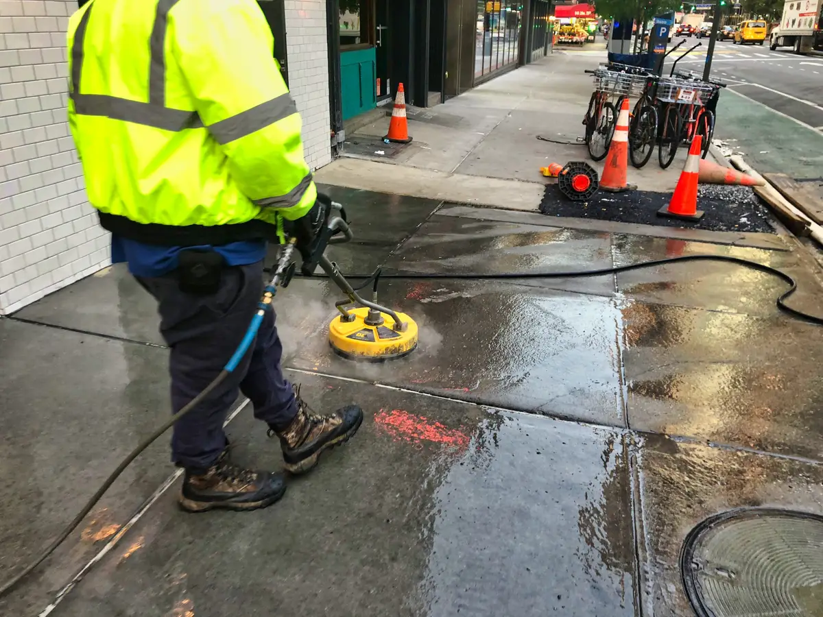 Professional concrete and sidewalk cleaning services in NYC - before and after commercial results